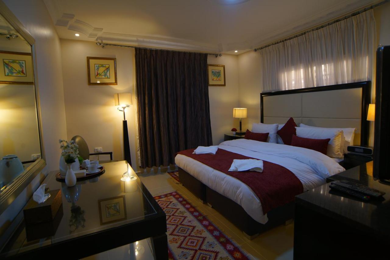 Over Mountains Hotel Wadi Musa Extérieur photo