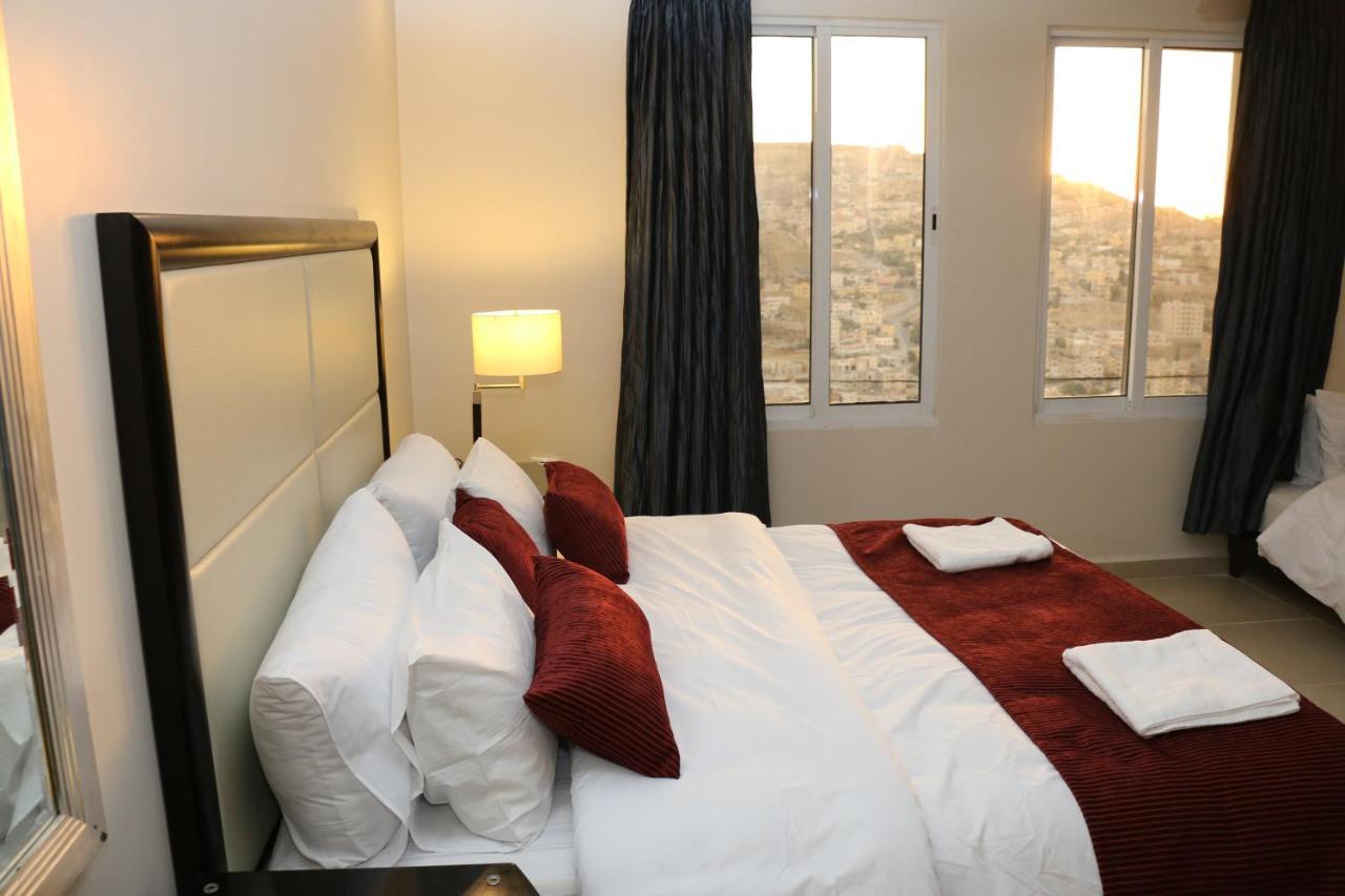 Over Mountains Hotel Wadi Musa Extérieur photo