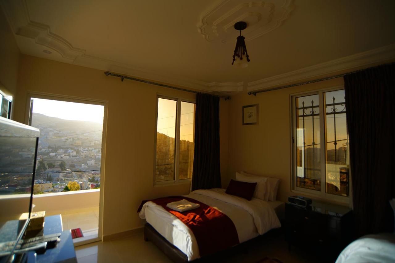 Over Mountains Hotel Wadi Musa Extérieur photo
